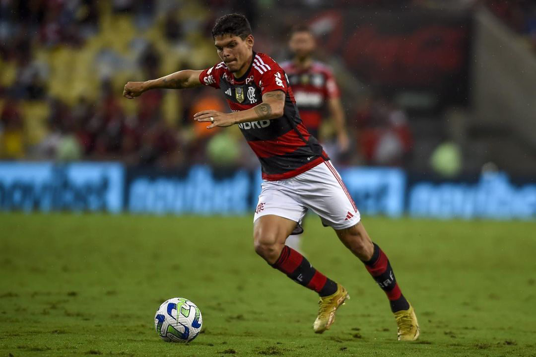 Ayrton Lucas desfalcou o Flamengo nos &uacute;ltimos jogos.