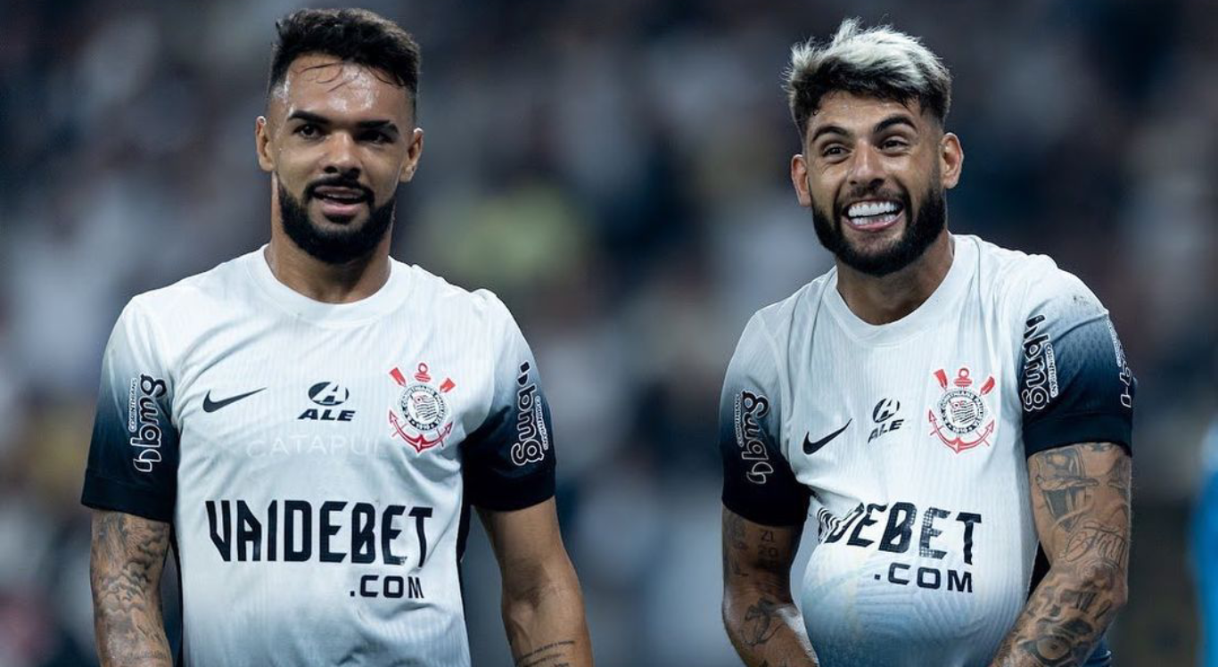 Imagem dos jogadores Raniele e Yuri Alberto, do Corinthians, mandante do jogo contra o Vit&oacute;ria