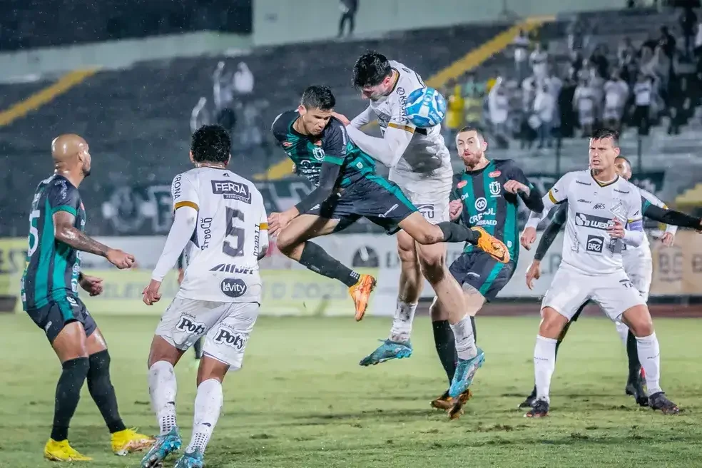 Jogadores do Maringá e Inter de Limeira