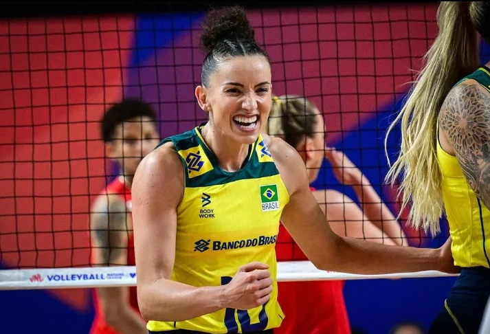 Imagem: Gabi Guimarães, capitã da seleção feminina brasileira de vôlei, no confronto contra as atuais campeãs da VNL