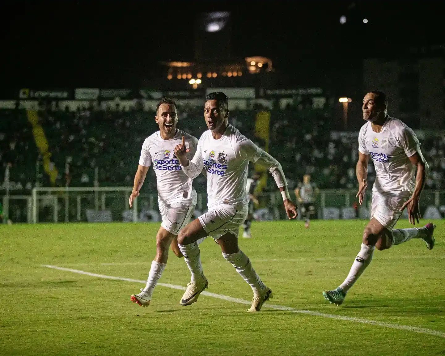 ABC entra em campo nesta segunda (17)