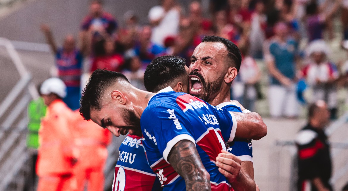 Jogadores do Fortaleza comemorando gol pela Final da Copa do Nordeste