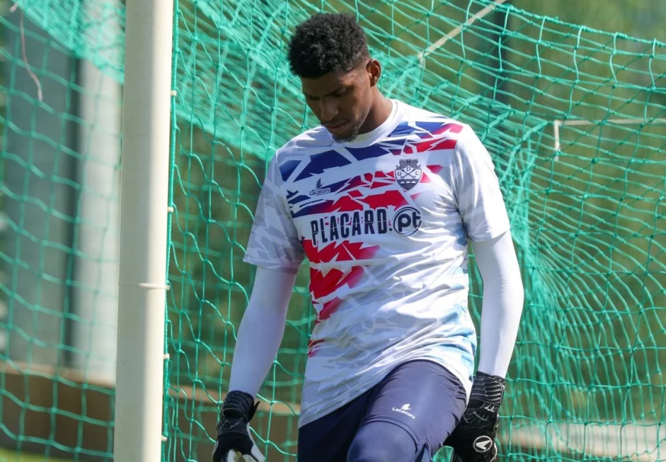 Hugo Souza foi revelado pelo Flamengo e atualmente joga no futebol português.