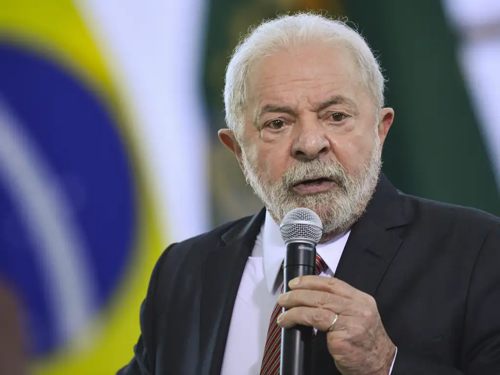 "O aborto não deveria nem ter entrado em pauta. O tema do Brasil não é esse", diz Lula