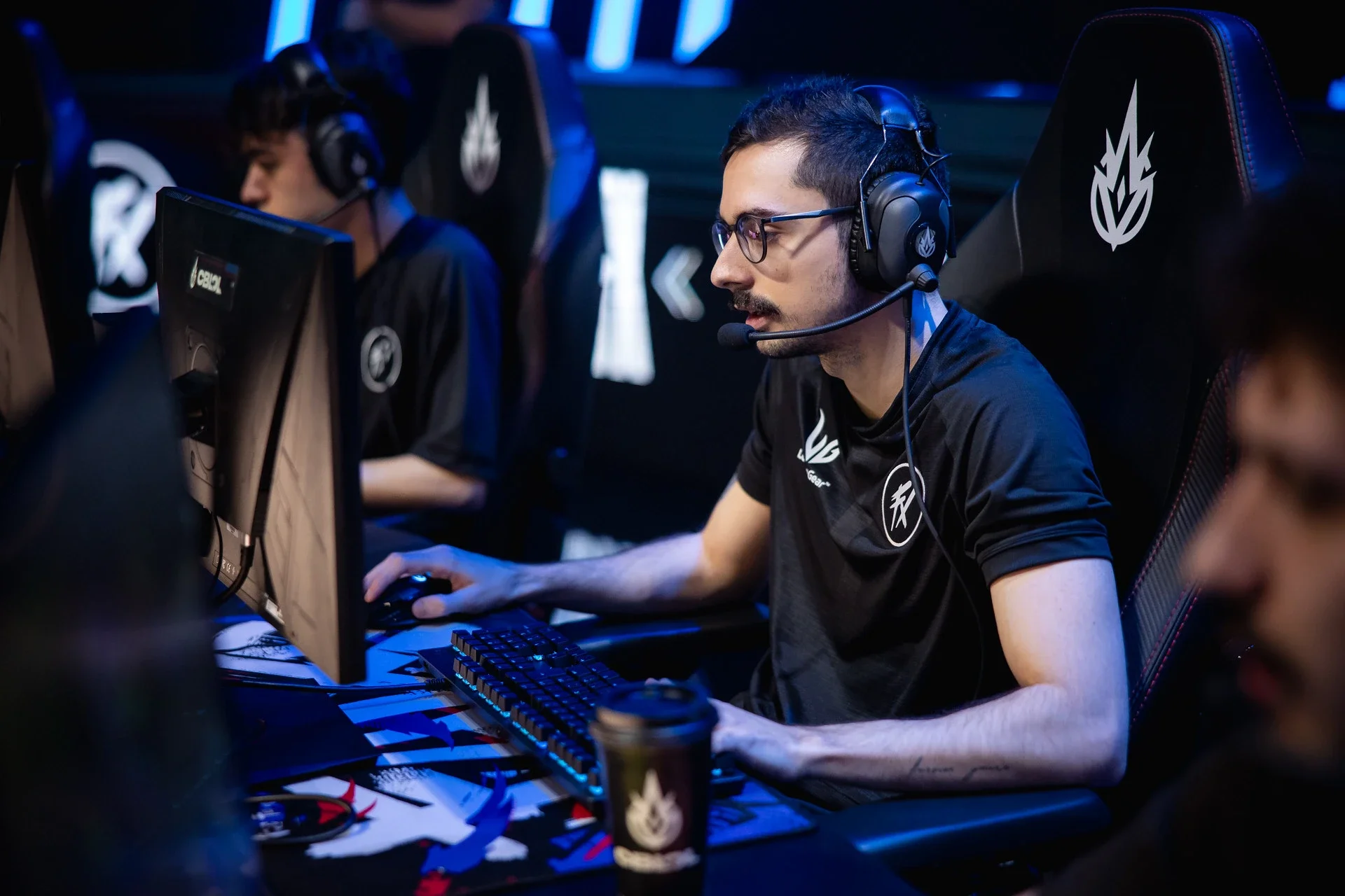 Imagem de Shini, jogador do Fluxo, durante partida no Campeonato Brasileiro de League of Legends (CBLoL)