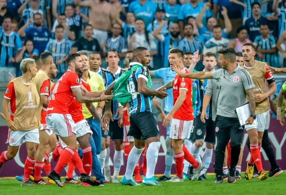 Confusão no primeiro Gre-Nal da Libertadores