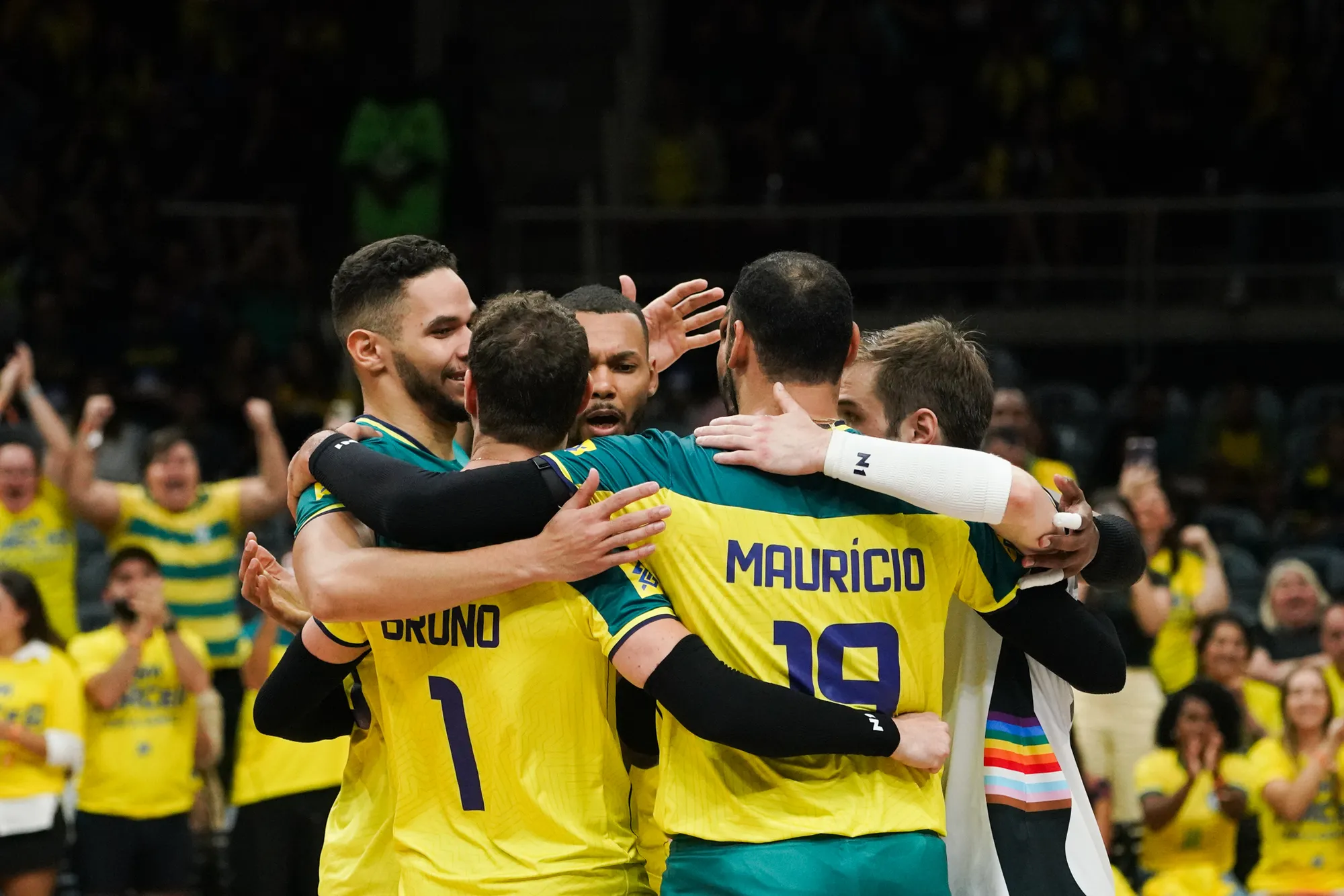 Seleção brasileira de voleibol masculino comemora ponto na VNL 2024