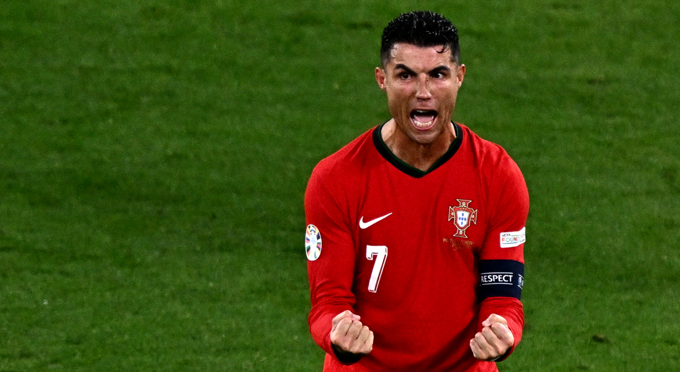 Imagem de Cristiano Ronaldo vibrando após gol de Portugal