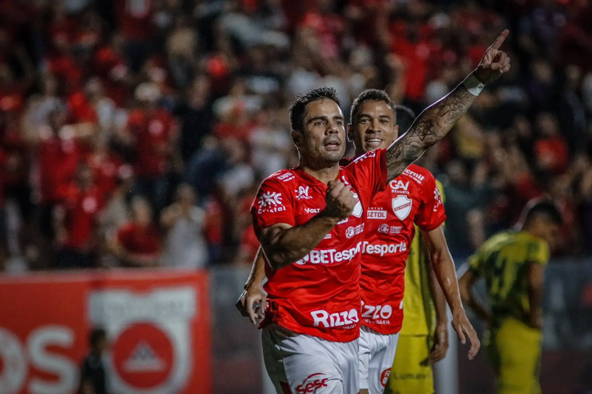 Imagem do atacante Henrique Almeida, do Vila Nova, mandante do clássico contra o Goiás pela 12ª rodada da Série B