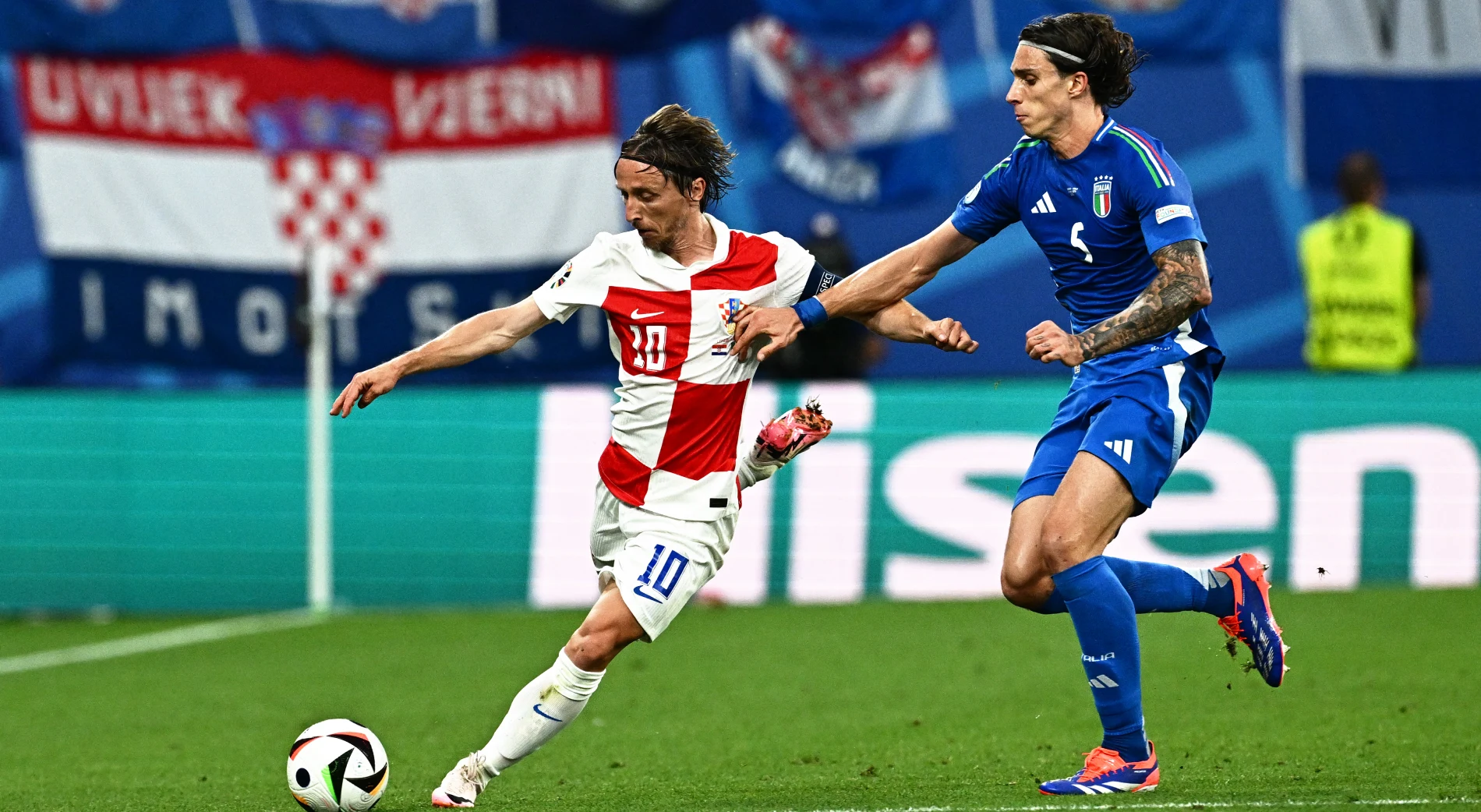 Imagem de jogo entre Croácia e Itália pela Eurocopa 2024