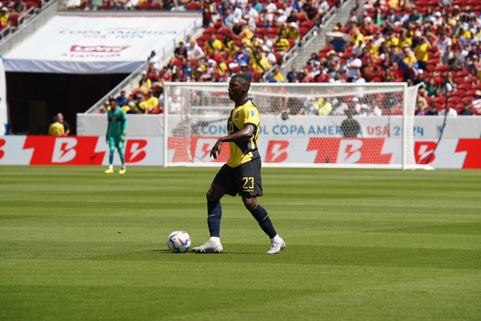 Imagem: Moisés Caicedo, meia do Chelsea e do Equador, em ação pela Copa América 2024