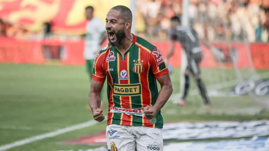 Jogador do Sampaio Corrêa comemorando gol