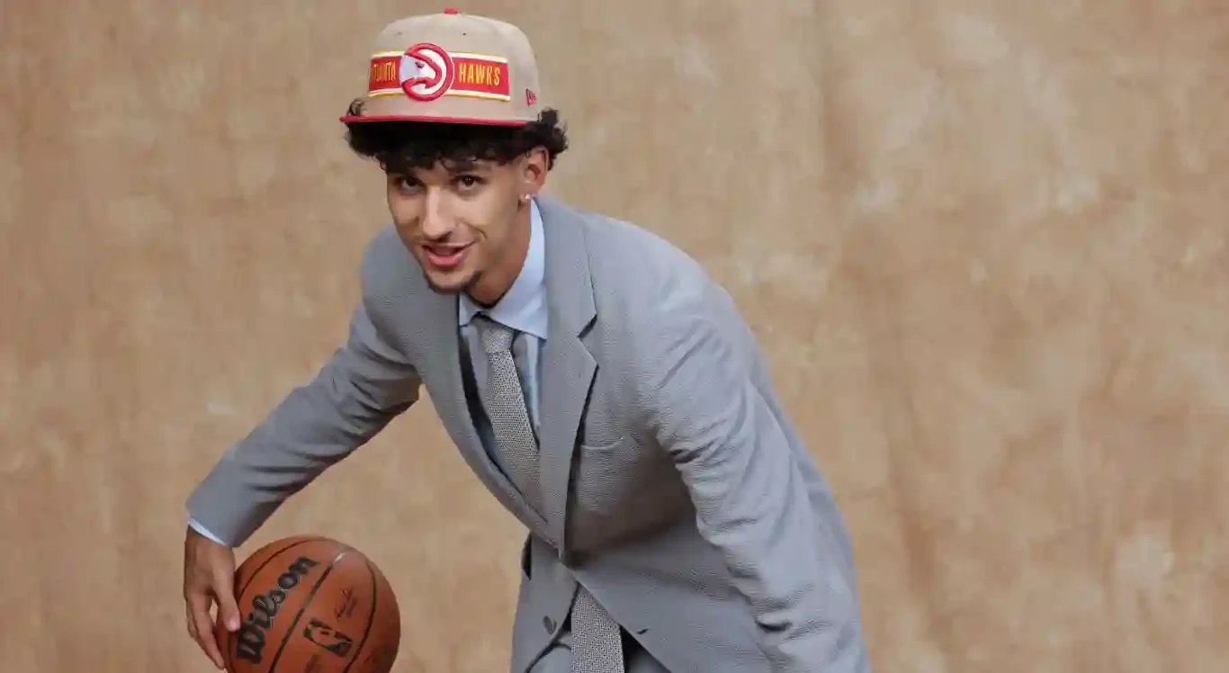 Imagem de Zaccharie Risacher, primeira escolha do NBA Draft 2024 pelo Atlanta Hawks