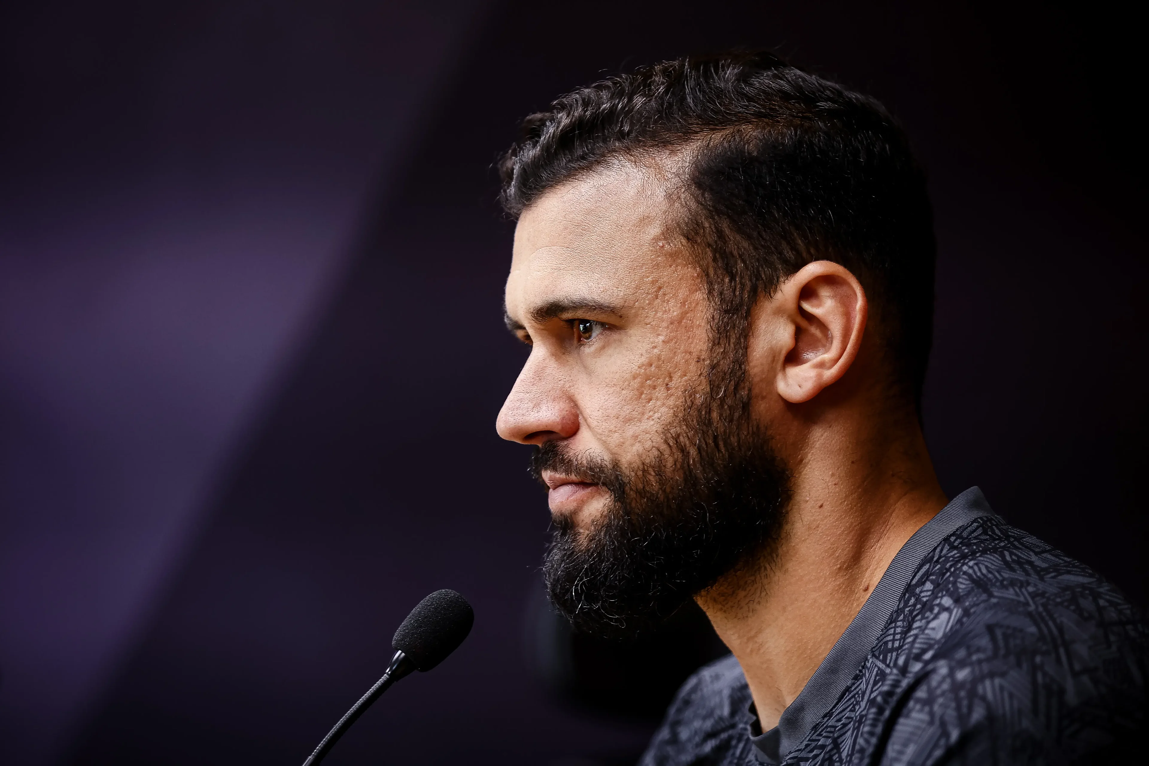 Imagem do zagueiro Luciano Castán, do Sport, em entrevista coletiva