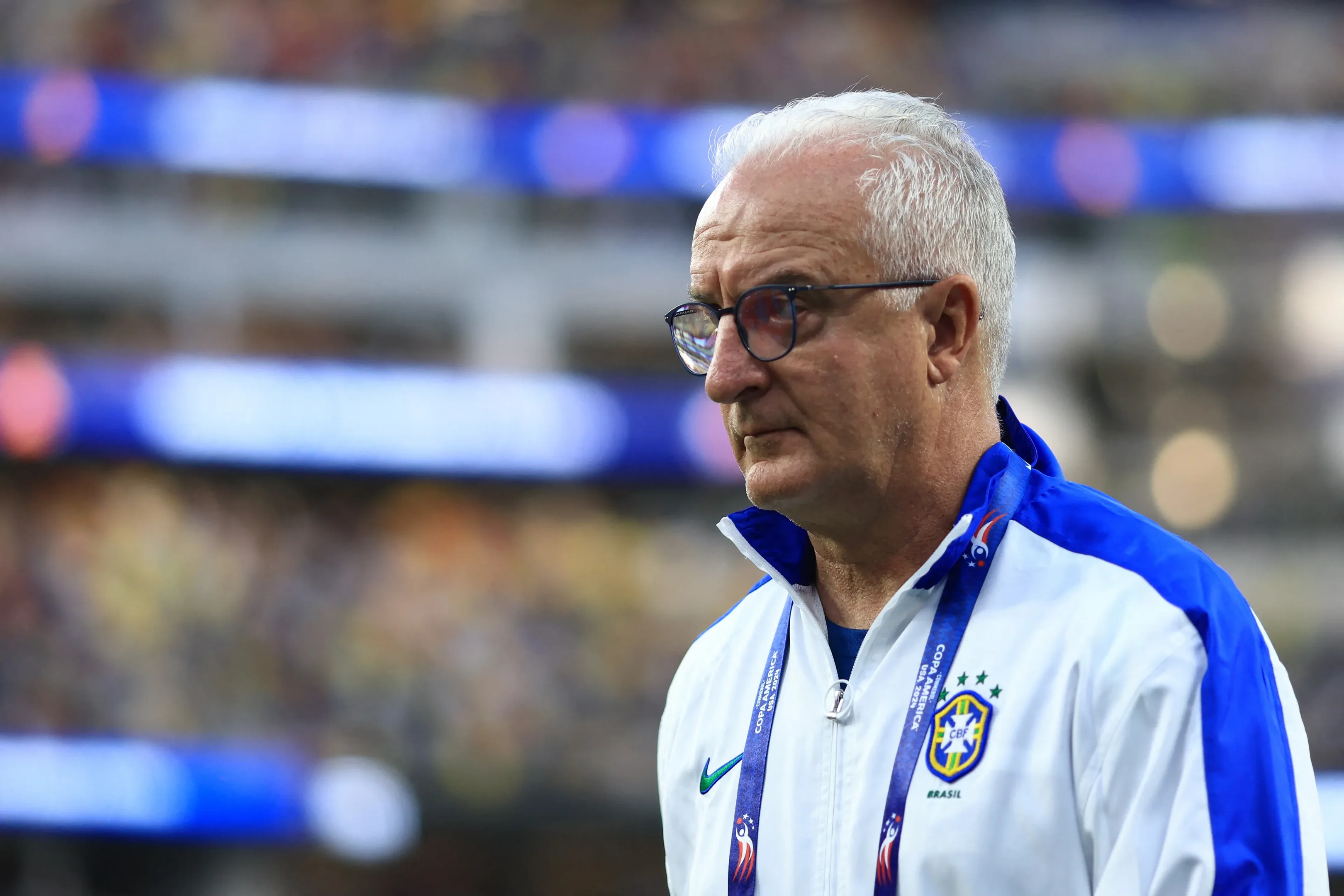 Imagem do t&eacute;cnico Dorival J&uacute;nior em campo no jogo da Sele&ccedil;&atilde;o Brasileira