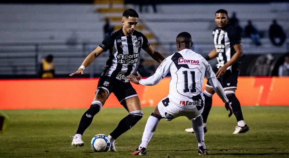 Jogador do Ceará em ação pela Série B do Campeonato Brasileiro