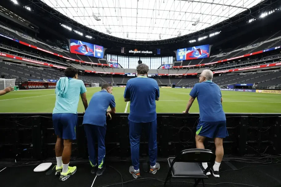 Imagem de integrantes da Seleção Brasileira no Allegiant Stadium