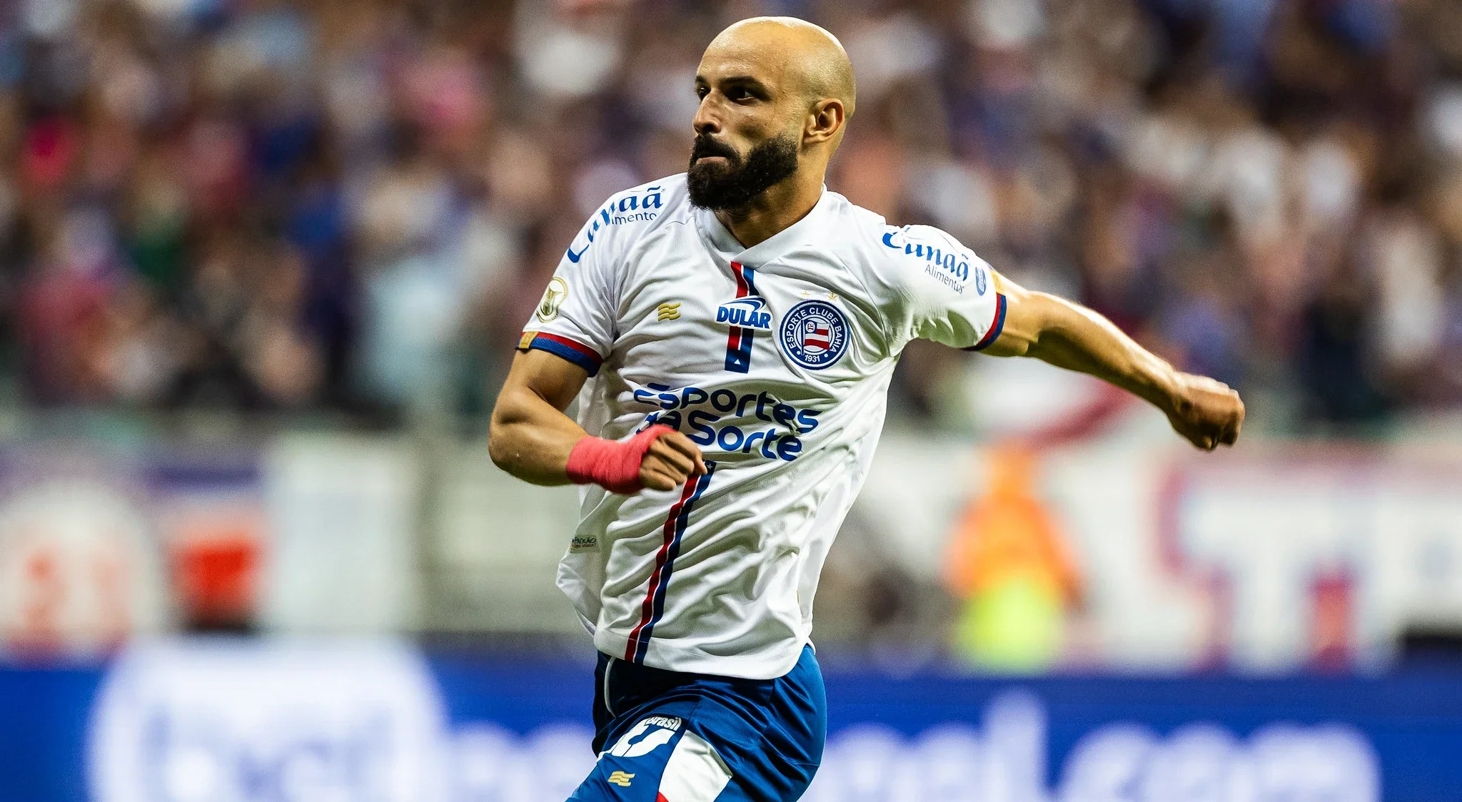 Thaciano celebrando gol pelo Bahia na S&eacute;rie A do Campeonato Brasileiro