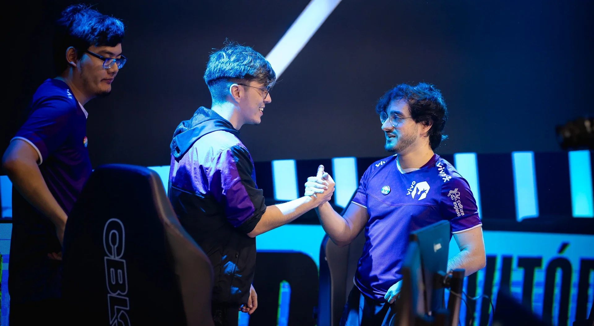 Jogadores da Vivo Keyd Stars comemorando vitória no CBLOL 2024