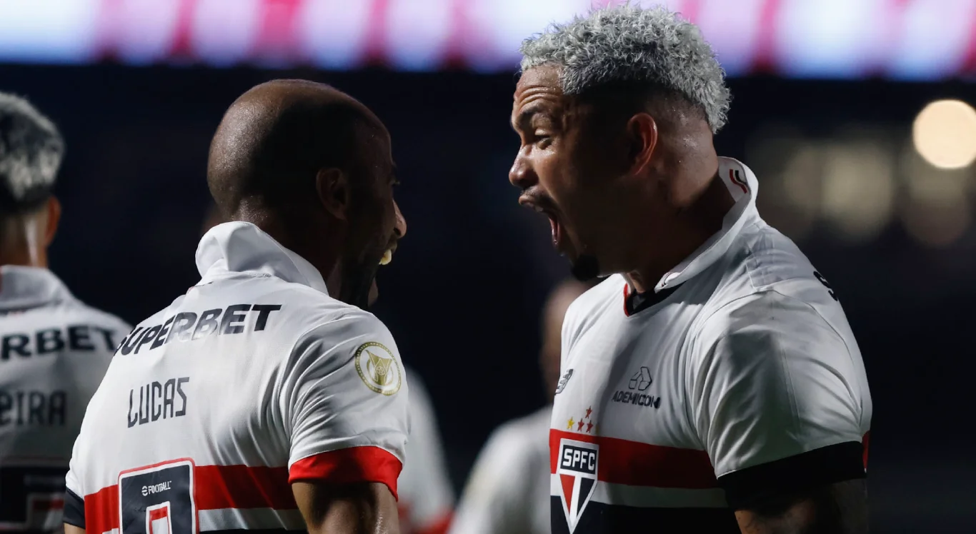 Imagem de Lucas e Luciano celebrando gol do São Paulo