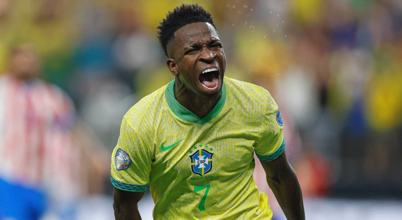 Imagem de Vinicius Júnior celebrando gol pelo Brasil