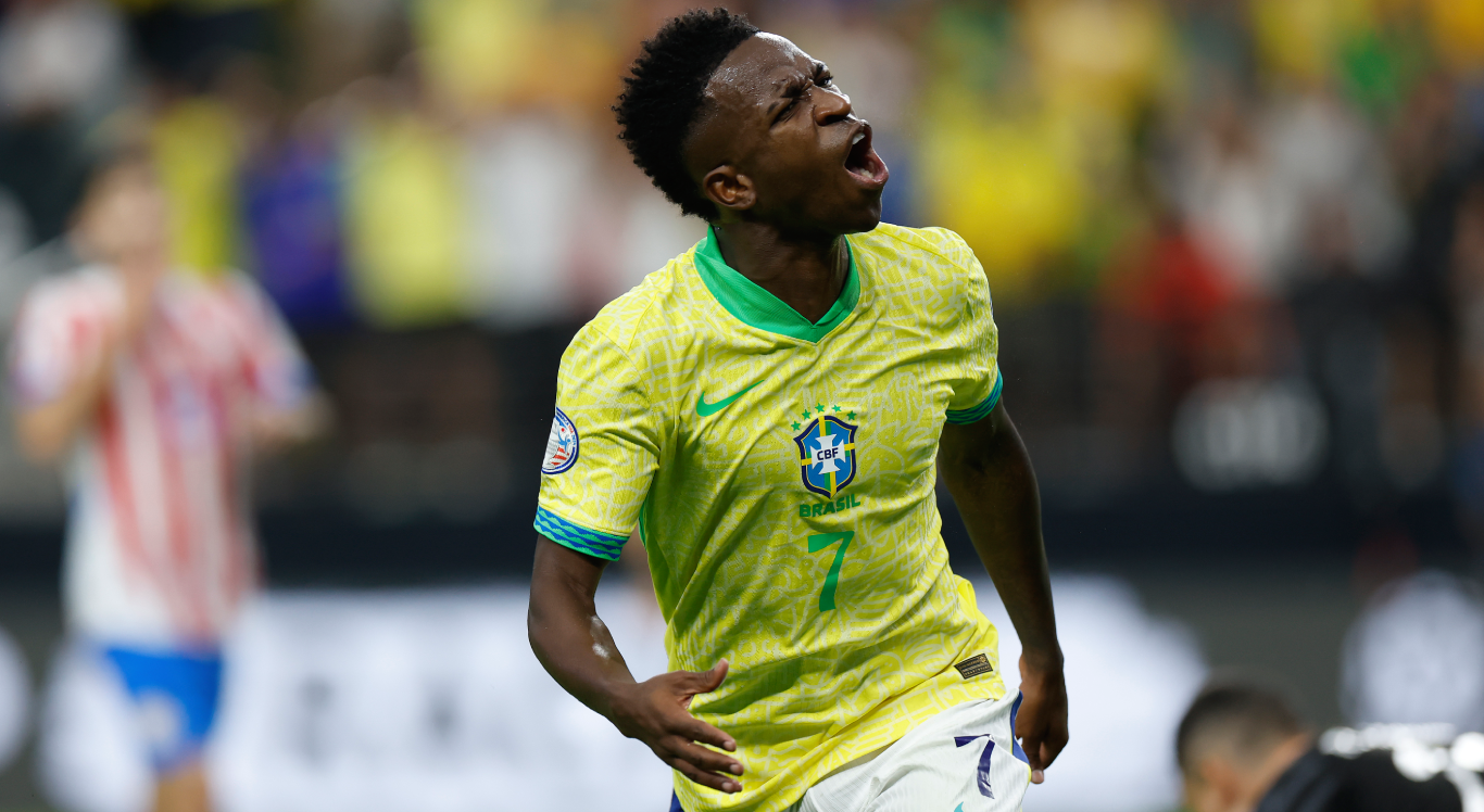 Imagem de Vinicius Júnior comemorando gol do Brasil

