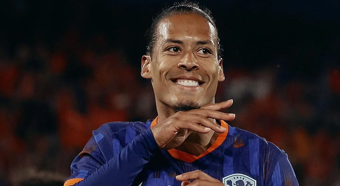 Imagem do zagueiro e capitão holandês Van Dijk sorrindo