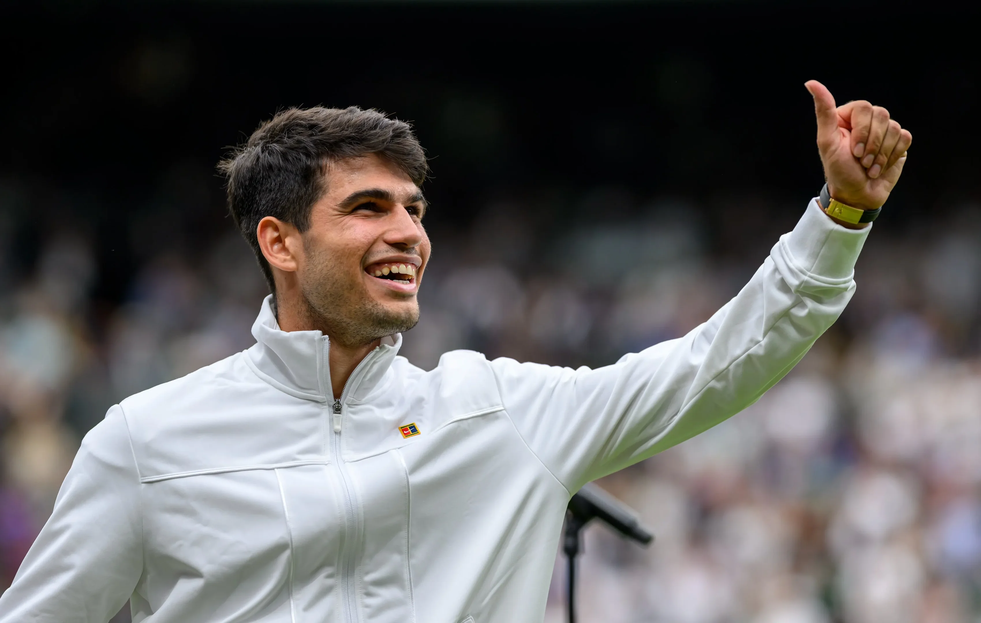 Imagem de Carlos Alcaraz após vitória em Wimbledon