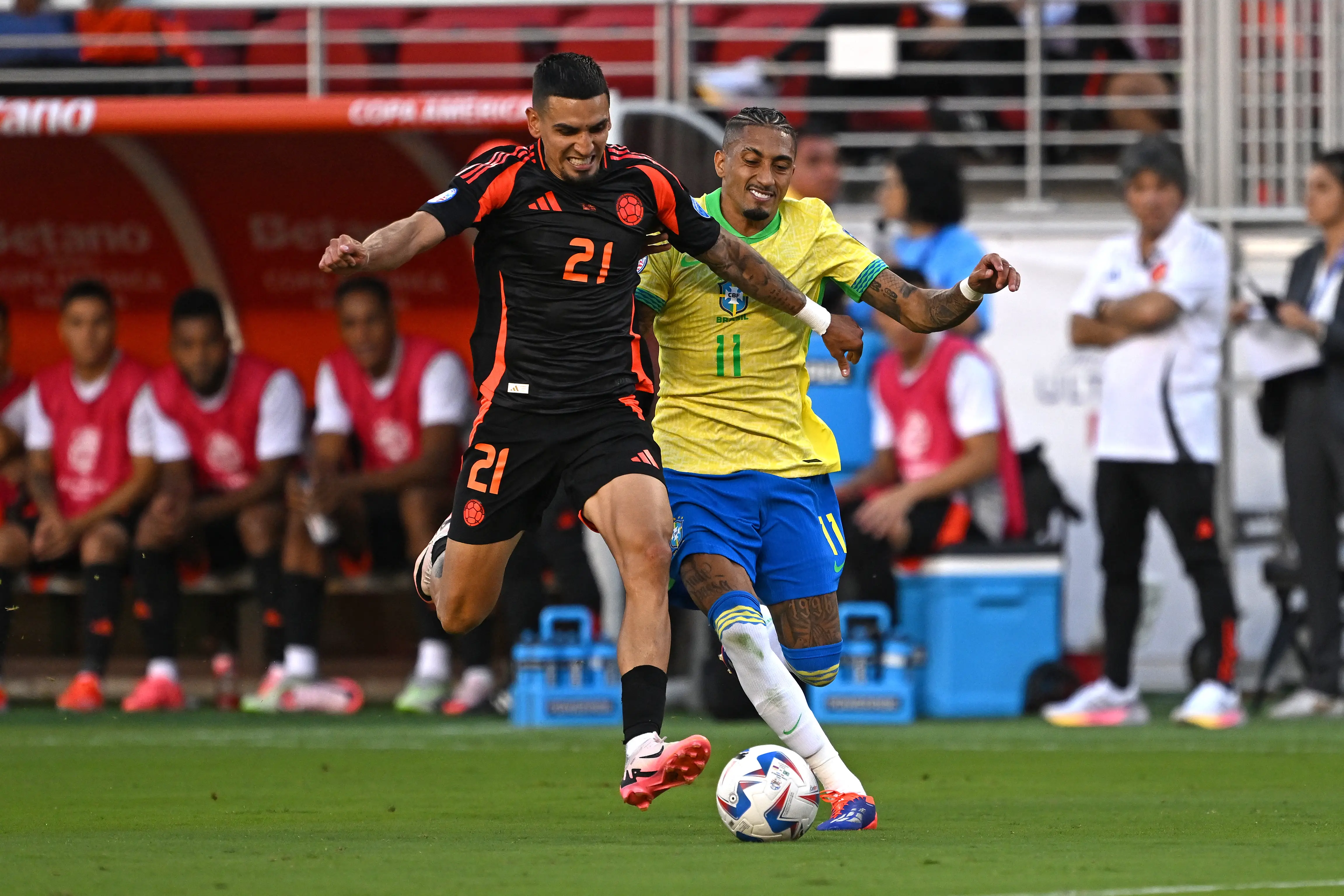 Imagem do jogo entre Brasil x Colômbia pela Copa América