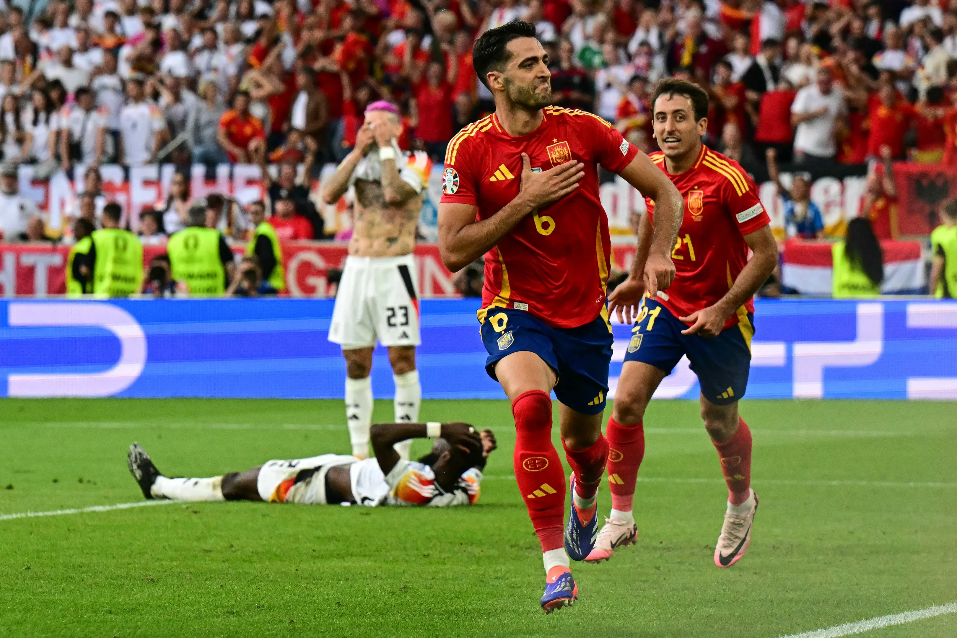 Merino saiu do banco para marcar o gol da classificação da Espanha contra a Alemanha