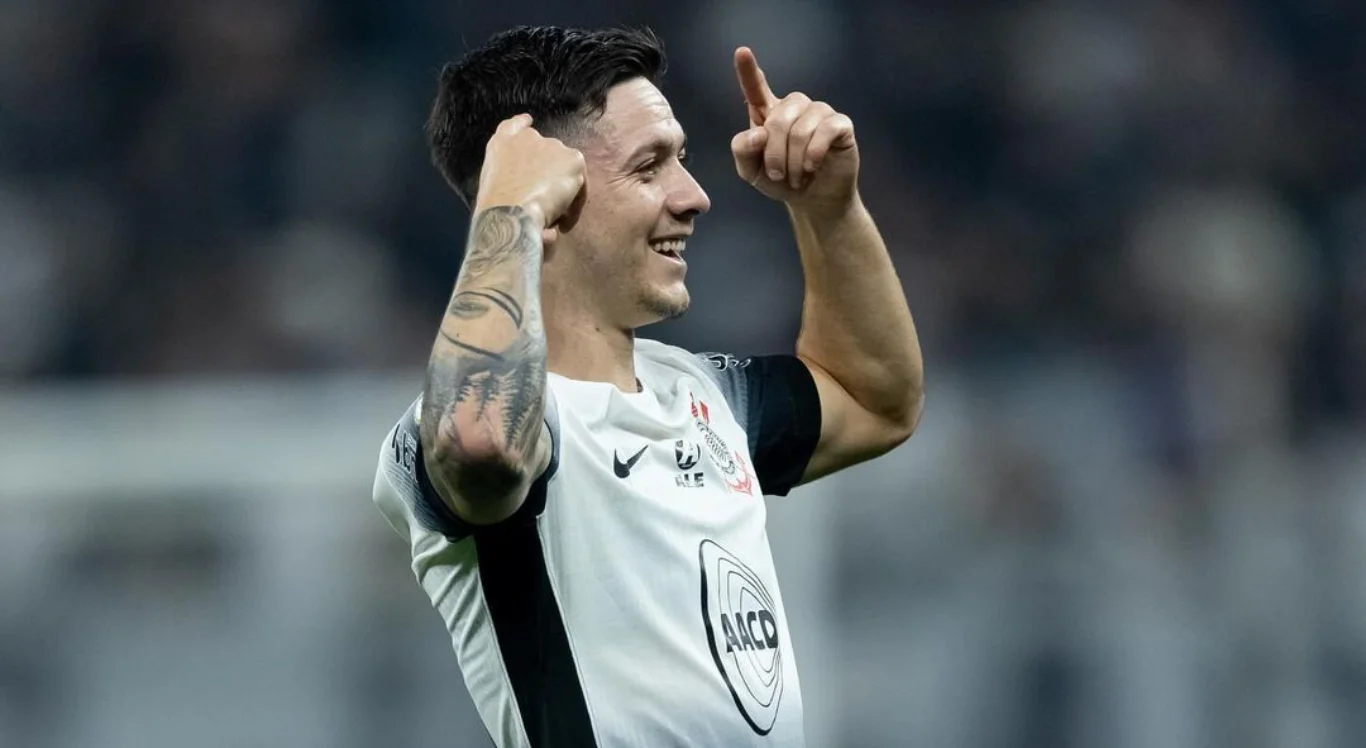 Imagem de Rodrigo Garro, do Corinthians, com a mão na cabeça