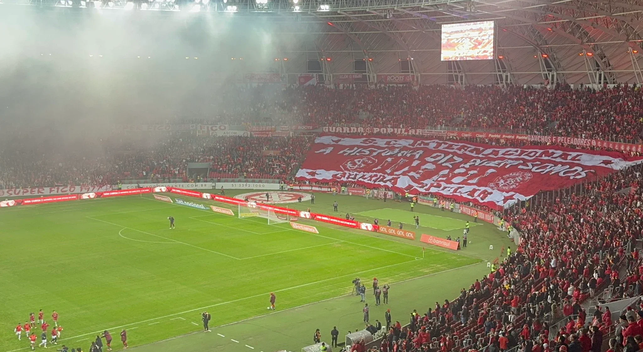 Imagem do Estádio Beira Rio, do Internacional, em dia de jogo pelo Brasileirão
