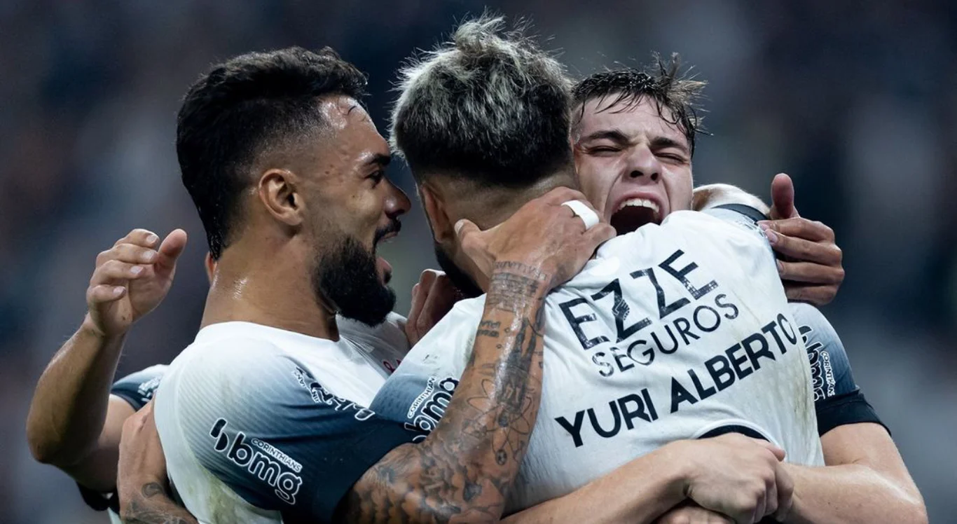 Imagem dos jogadores do Corinthians abraçados