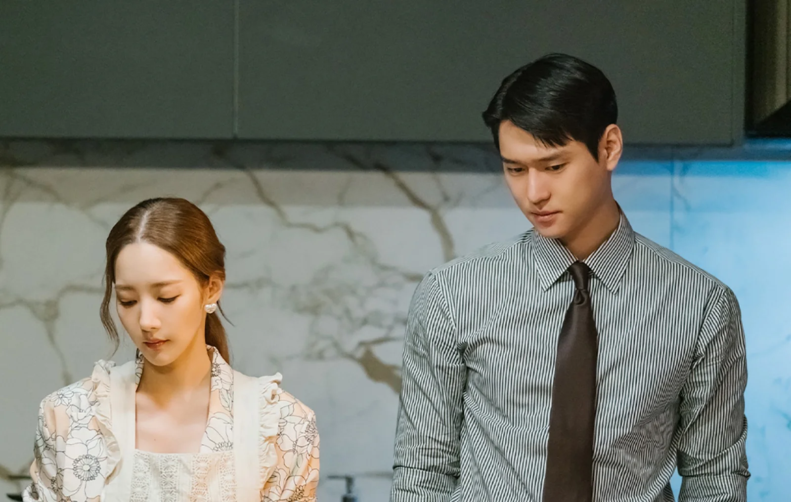 Descubra 5 doramas envolventes que exploram o intrigante tema do casamento por contrato. Prepare-se para muitas reviravoltas e romance!