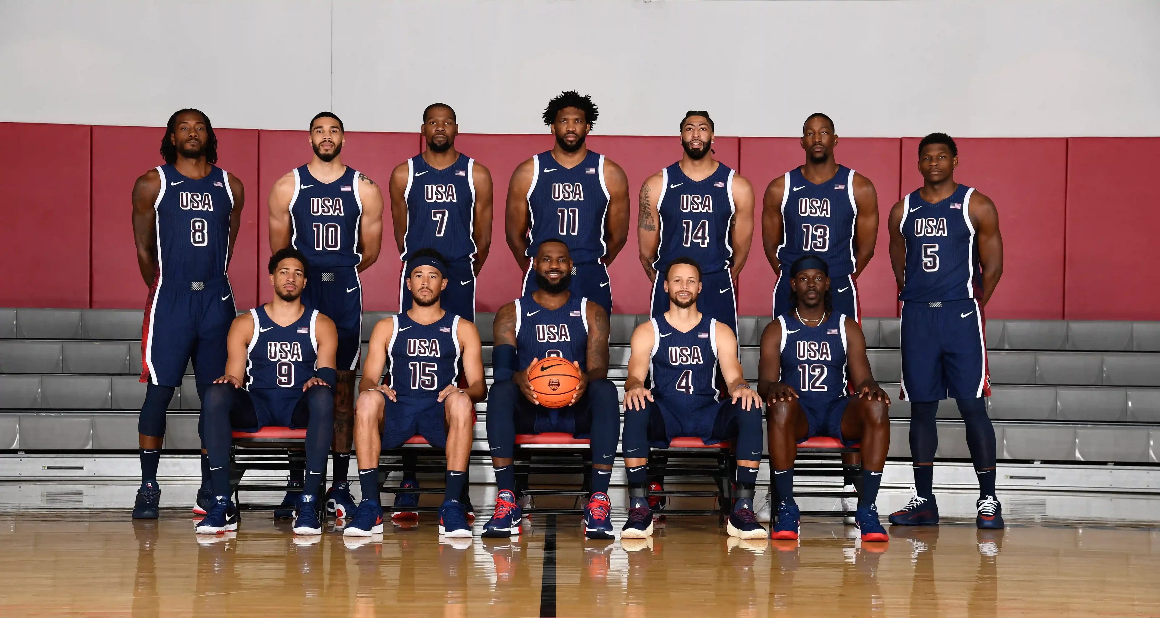 Imagem da seleção americana de basquete para as Olimpíadas de Paris 2024