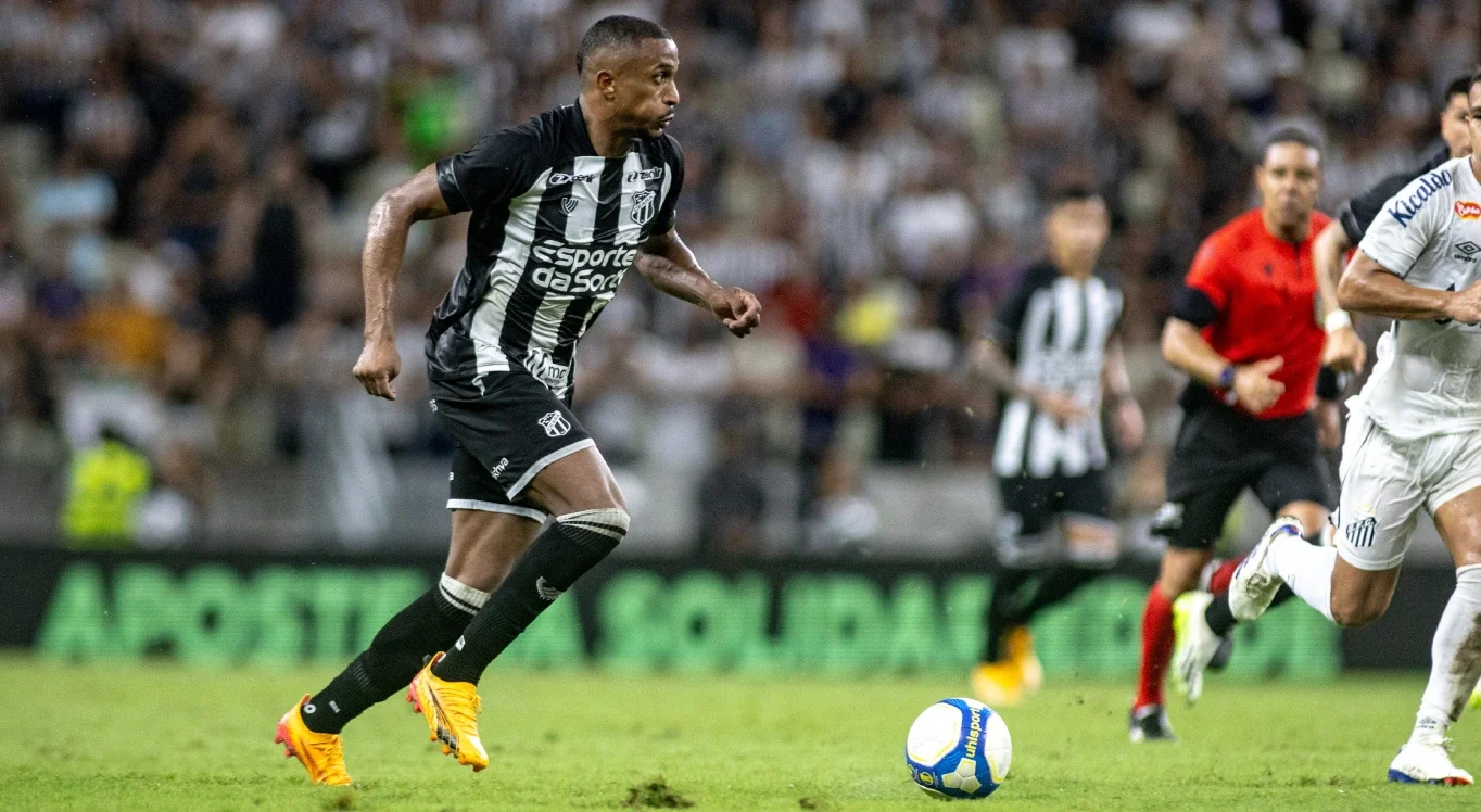 Atleta do Ceará em ação pela Série B do Campeonato Brasileiro