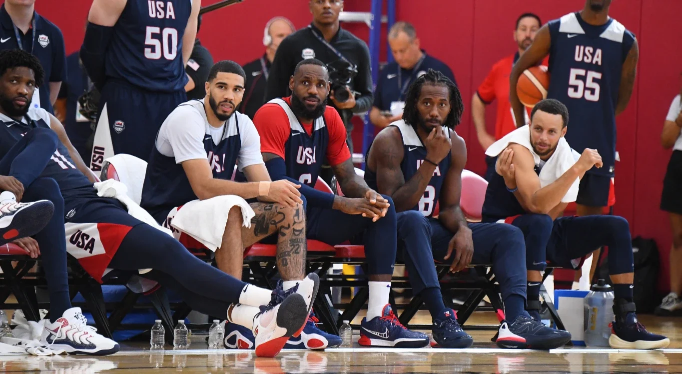 Jogadores do Dream Team em treino preparatório para os Jogos de Paris