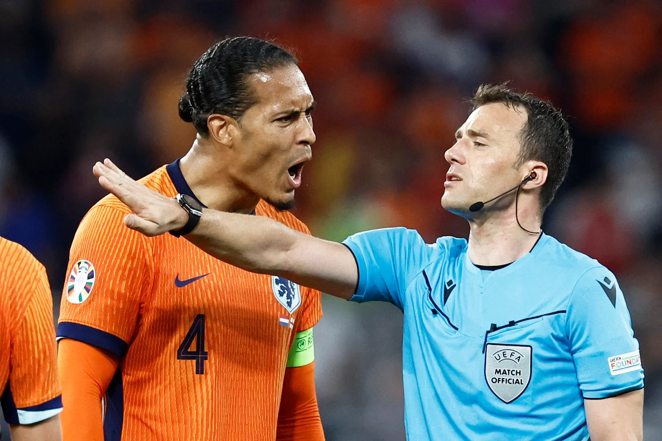 Holanda ficou na bronca com a arbitragem no jogo contra a Inglaterra