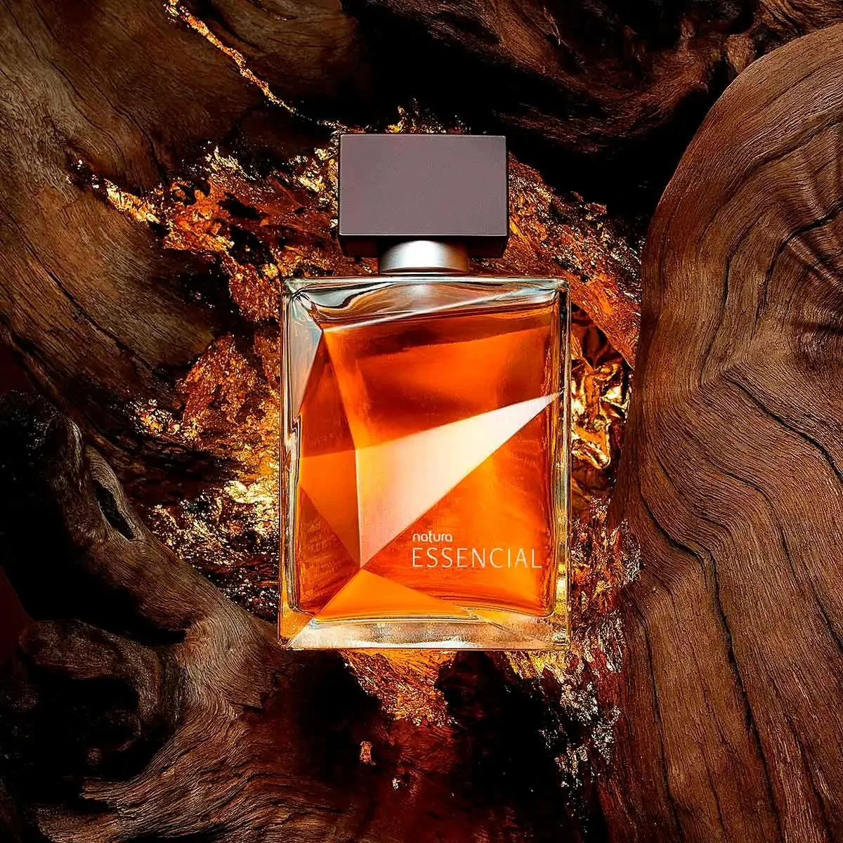 Imagem ilustrativa do perfume Essencial da natura.