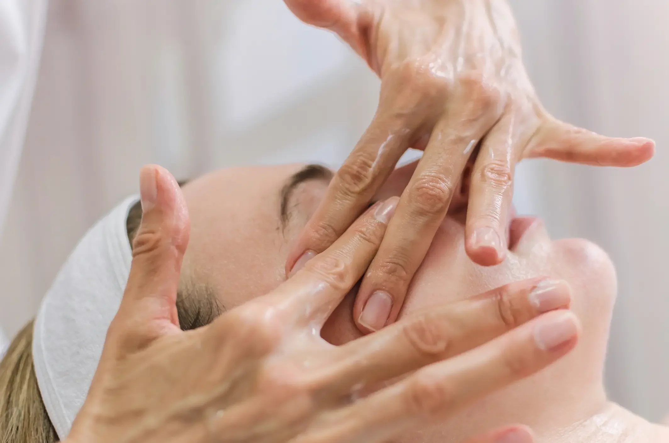 8 tipos de ácido para skincare e o que cada um faz pela sua pele