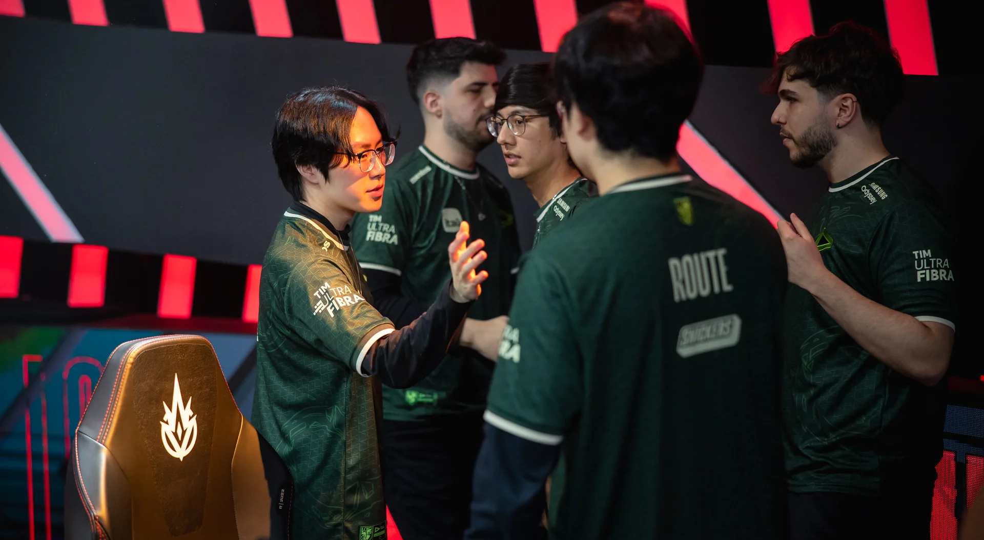 Time da LOUD celebrando vitória no Campeonato Brasileiro de League of Legends (CBLOL)