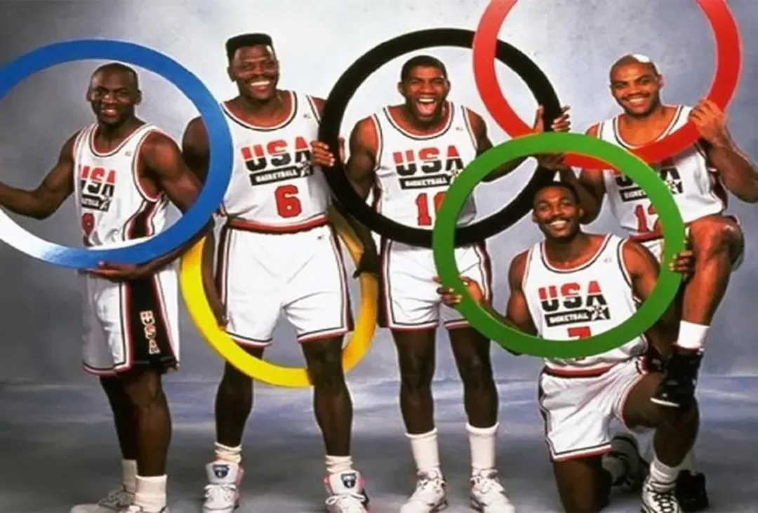 Imagem de Michael Jordan, Magic Johnson, Charles Barkley e demais jogadores do Dream Team