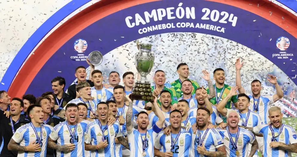 Seleção da Argentina celebrando o título da Copa América