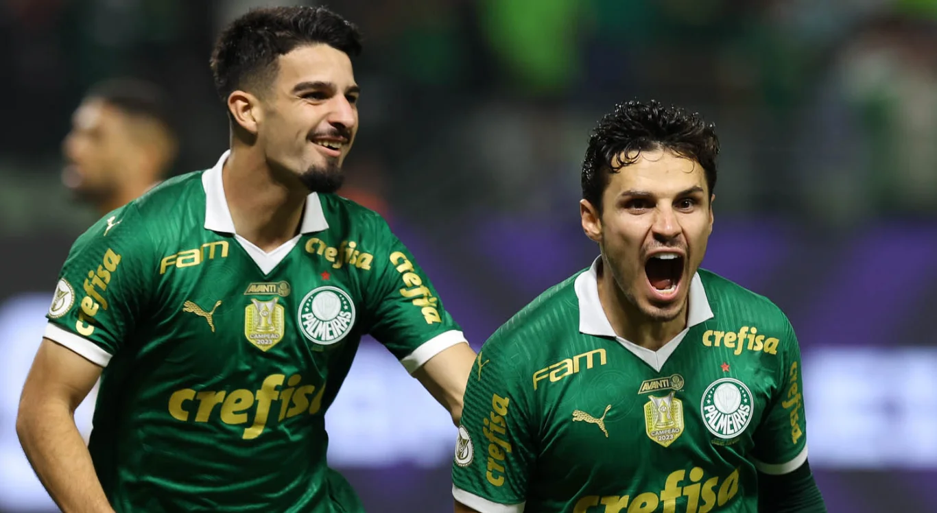 Imagem de Flaco López e Raphael Veiga, jogadores do Palmeiras