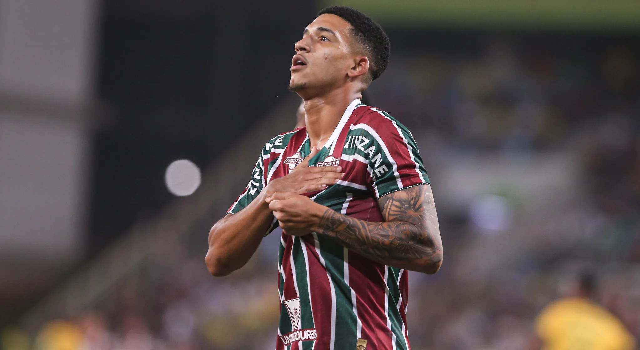 Kauã Elias celebra gol pelo Fluminense no Brasileirão