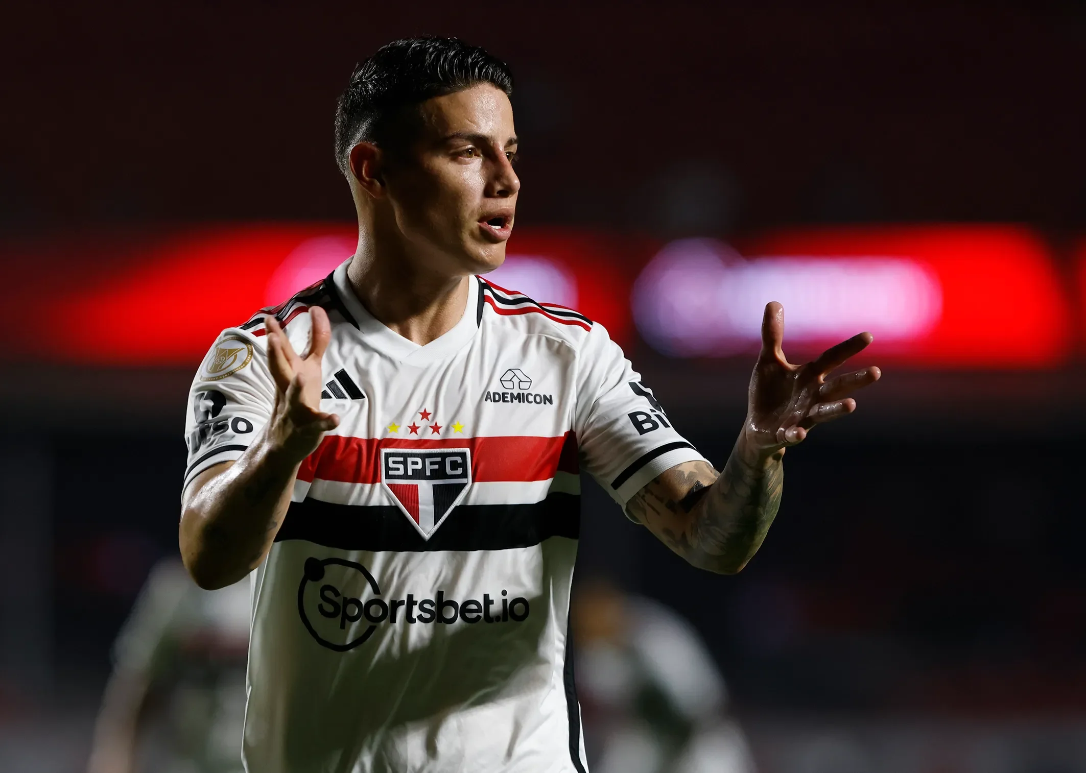 James Rodríguez em ação pelo São Paulo