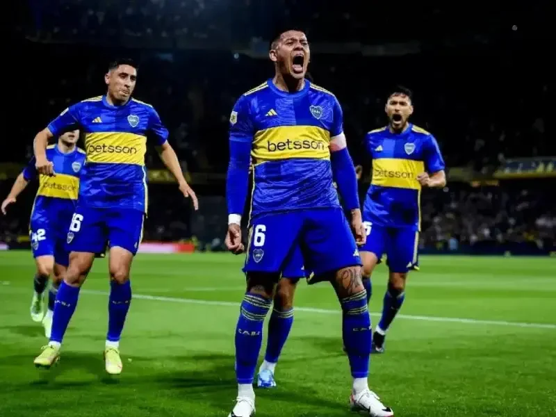 Imagem ilustra jogadores do Boca Juniors comemorando