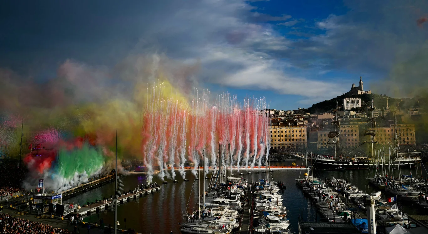 Imagem de Paris durante a cerimônia de abertura das Olimpíadas