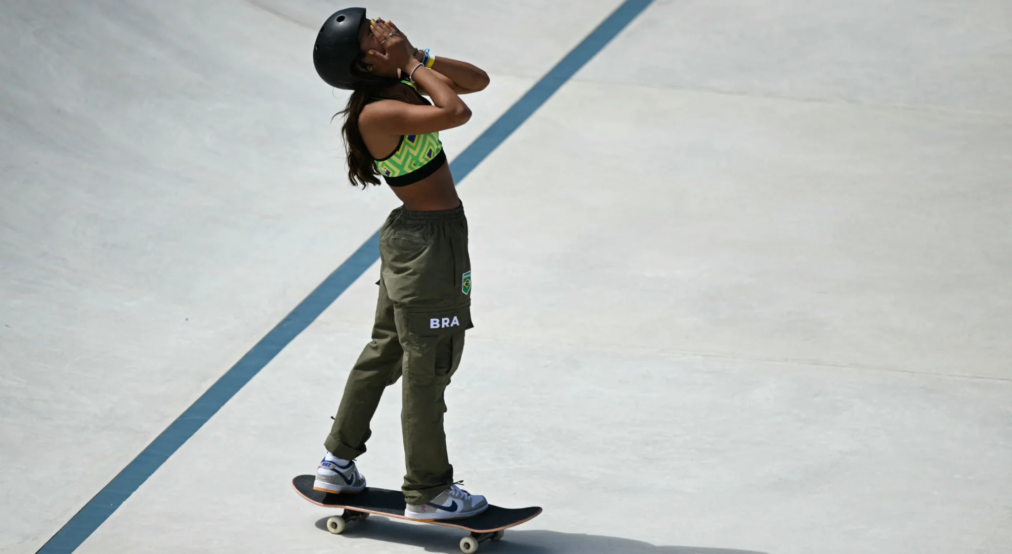 Rayssa Leal reage após manobra de skate na Olimpíada de Paris