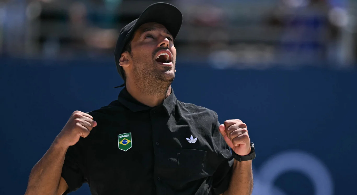 Kelvin Hoefler celebra vaga para a final das Olimpíadas